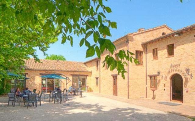 Hotel La Foresteria Abbadia di Fiastra Esterno foto