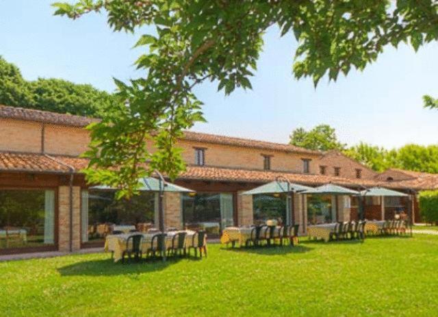 Hotel La Foresteria Abbadia di Fiastra Esterno foto