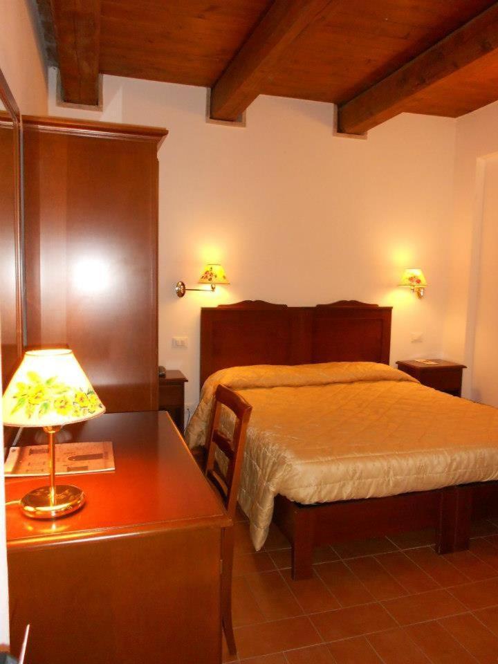 Hotel La Foresteria Abbadia di Fiastra Esterno foto